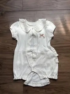 【美品】クリーム色 フリル付きロンパース
