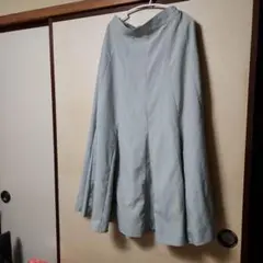 薄緑　フレアースカート　上品　グリーン　女性　ロングスカート　モノトーン　無地