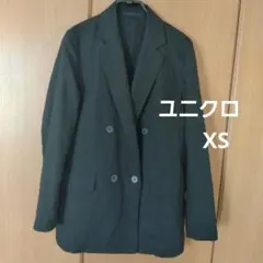 黒のダブルブレストテーラードジャケット