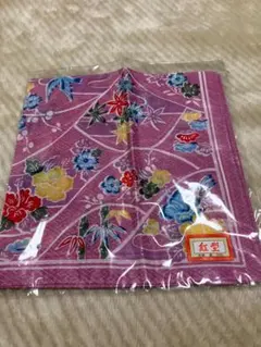 未使用　紅型　沖縄　綿 100% 花柄ハンカチ