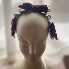 エンジ色のヘッドドレス