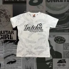 Gotcha フェザー柄 Vネック Tシャツ ホワイト 短丈 Y2Kのサムネイル