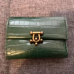 CHARLES & KEITH ダークグリーン 三つ折り財布