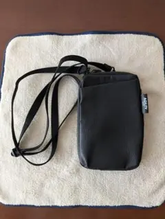 未使用品　ブラック　AGILITY スマホショルダー パークポシェット 本革　M