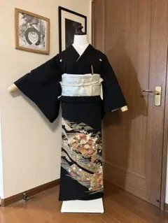 黒留袖 フルセット 豪華刺繍 鶴 松 花柄 訪問着 結婚式 礼装　紋（五三桐）のサムネイル