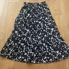 モノトーン（黒✖️薄いベージュ）花柄 ティアード 涼しいロングスカートのサムネイル