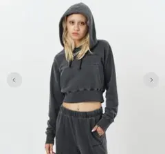 アトモス ピンク コンパクト スウエット フーディ トップ