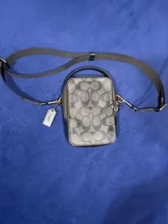 ちいかわ様COACH シグネチャー ショルダーバッグ ブラック - メルカリ