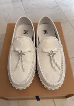 Dior フラワーモチーフ ホワイト モカシン - メルカリ