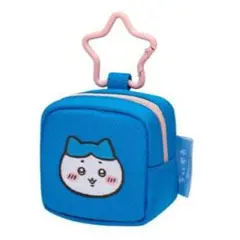 ちいかわ　カラビナつき刺繍スクエアミニポーチ　ハチワレ