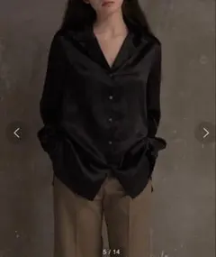 黒いサテン長袖シャツ