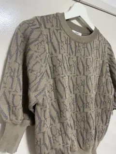 MURUA ロゴ入りベージュプルオーバー
