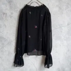 w closet 花柄刺繍シアーブラウス 黒 フレア袖 大人可愛い