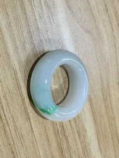 清時代 翡翠 ヒスイ T馬鞍リング 鮮やかな緑色 指輪 ジェイド 旧家蔵出し 清時代 翡翠 ヒスイ T馬鞍リング 鮮やかな緑色 指輪 ジェイド 旧家