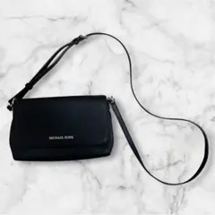 【MICHAELKORS】マイケルコース　ショルダーバッグ　ブラック黒のサムネイル