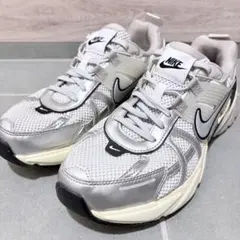 NIKE V2K RUN スニーカー ホワイト シルバー 26.5cm