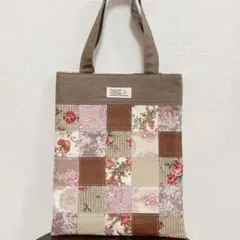 【SALE】パッチワーク☆ペタンコトートバッグ☆花柄☆ハンドメイド