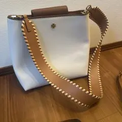 トートバッグ ホワイト/ブラウン 中型　トリーバーチ