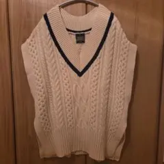 スピックアンドスパン Vネック ケーブルニットベスト