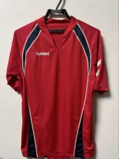 hummel 赤 Vネックシャツ
