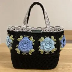 黒 ライトグレー かぎ針編み 濃淡ブルーバラモチーフトートバッグ