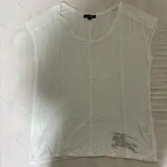 値下げしました！BURBERRY ホワイト ノースリーブ Tシャツ 2