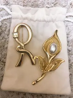 ブローチ