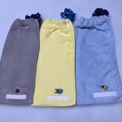 おりこうエプロン　カラフルな虫刺繍ワッペンふわふわタオルエプロン3枚セット