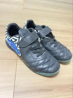 umbro サッカーシューズ ブラック/ホワイト/ブルー　21cm 黒のサムネイル
