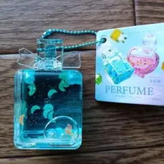 CYELL 香水ボトル型キーホルダー