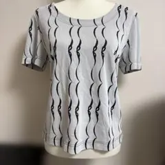 グレー 波模様 半袖トップスのサムネイル