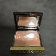 【TOM FORD】パウダーチーク 02 ブラウン系のサムネイル