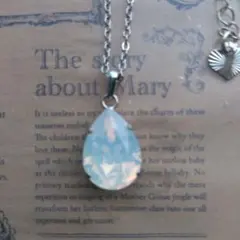 スワロフスキークリスタル　ホワイトオパール14mm×10mm ネックレス