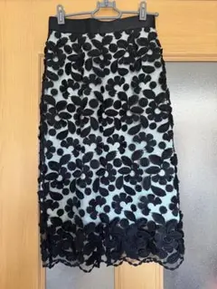 THE SURREY刺繍花柄タイトスカート Sサイズ ブラック