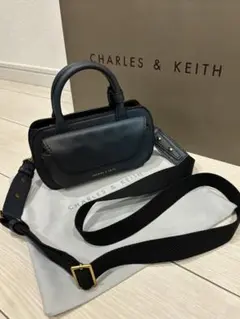 お値下げCHARLES & KEITH 超美品 ミニショルダーバッグ メタリック