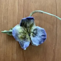 ハンドメイド　布製コサージュ パンジー　紫と黄色のグラデーション