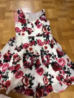 Betsey Johnson ノースリーブ 花柄 フレアワンピースのサムネイル
