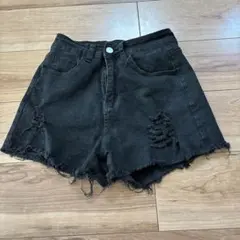 ブラック デニム ショートパンツ ダメージ加工　サイズSのサムネイル
