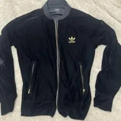 アディダス ベロアセットアップ