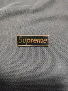 Supreme　ピンバッジ