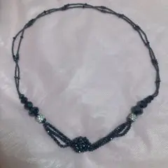 黒の多層ビーズネックレス