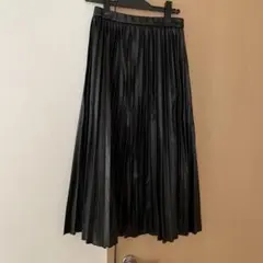 GU ブラック 合皮プリーツスカート