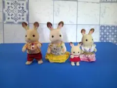 シルバニアファミリー ウサギの家族 ４体セット 着せ替え洋服付