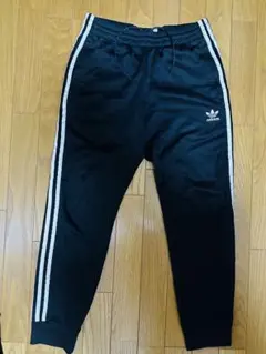 adidas アディダスオリジナルス　トラックパンツ