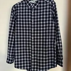 黒と白のチェック柄長袖シャツ　UNIQLO