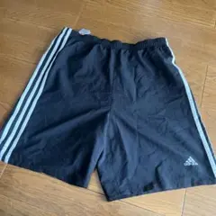 adidas ブラック ショートパンツ 3本ライン　インナーパンツ付き