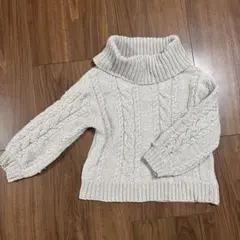 ケーブル編みタートルネックニット グレー