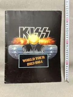 KISS LICK IT UP 1984ツアープログラムブック北米版 KISS LICK IT UP 1984ツアープログラムブック北米版 - メルカリ