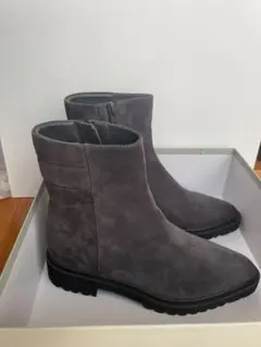 Odette e Odile スエードブーツ ダークグレー