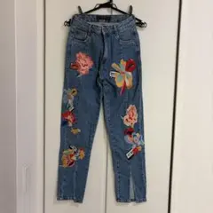 ZARA ザラ　刺繍　ワッペン　デニムパンツ　花柄　唇　ワッペンストレートのサムネイル